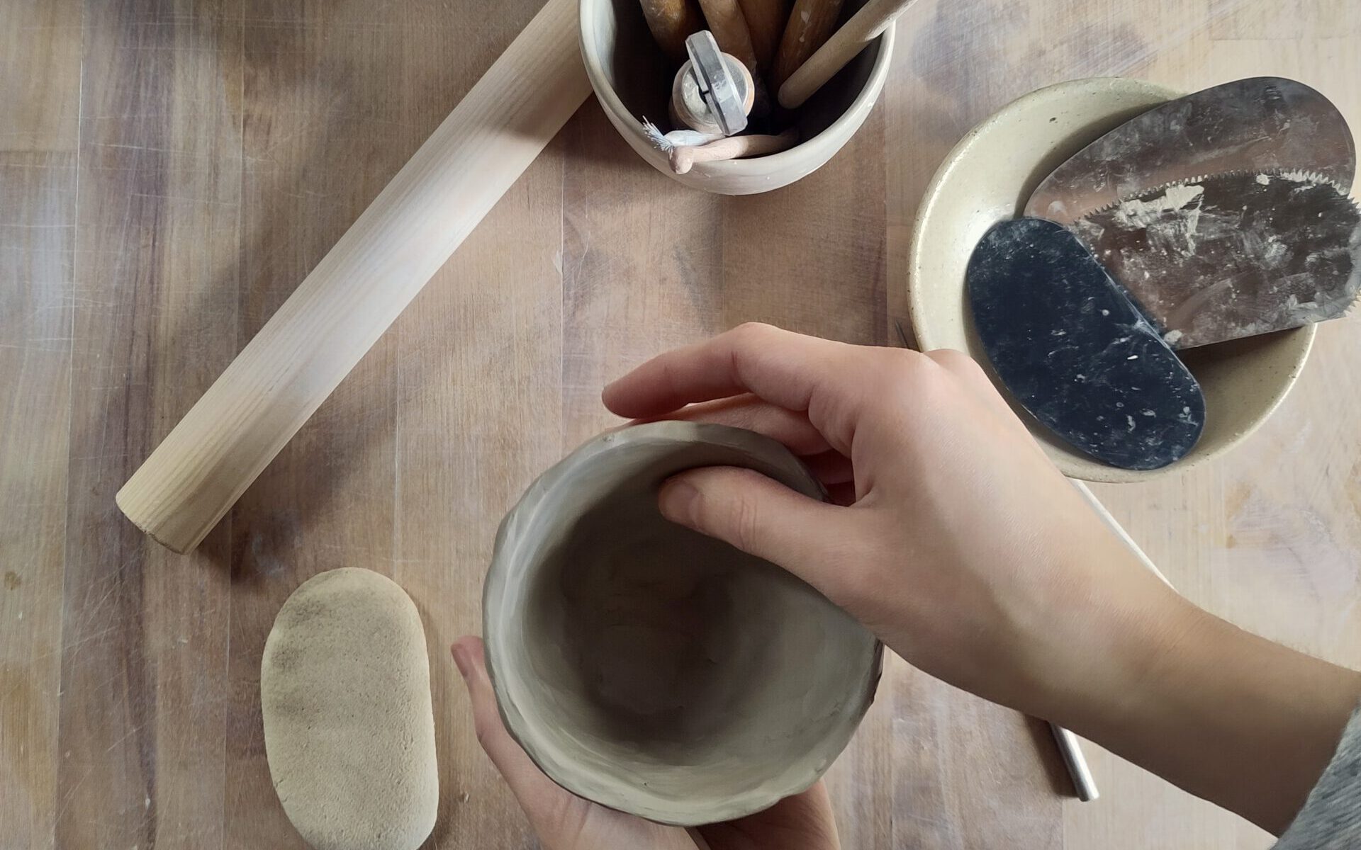 Anleitung beim Drehscheibenkurs für Anfänger:innen in Salzgitter und Braunschweig